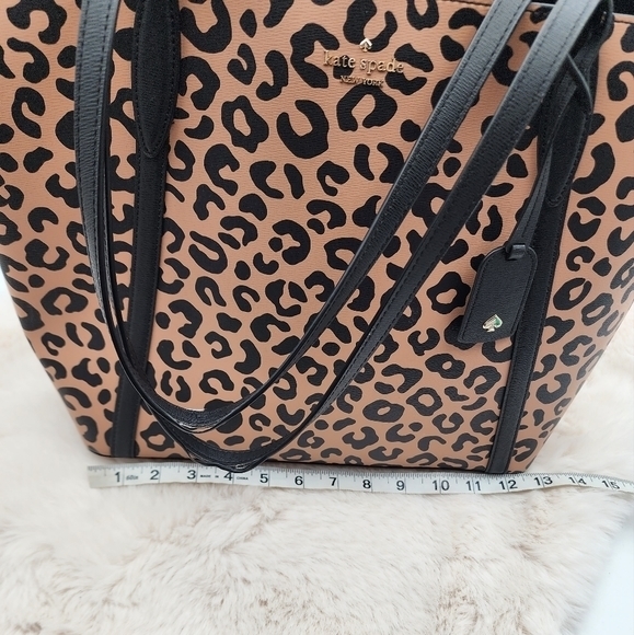 Kate Spade leopard print tote with black interior and gold‎ hardware - Picture 4 of 15